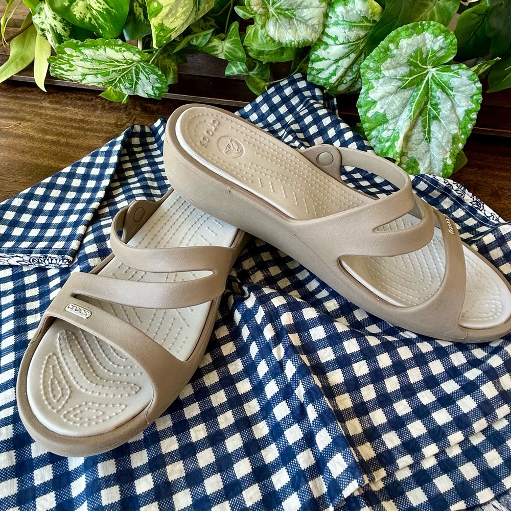 CROCS Tan Comfort Sandals with Crisscross Straps
